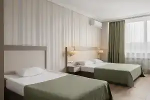 Tryohmestnyy nomer Semeynyy polulyuks s dvumya krovatyami Apartments, Misailova