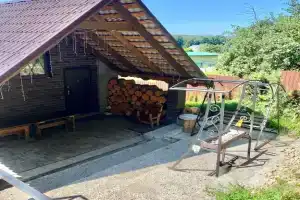 Guest house s baney na drovah u lesa, Nizhnekamsk