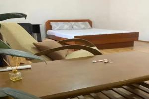 Dvuhmestnyy nomer s 1 krovatyu i obshchim sanuzlom Apartments, Bishkek