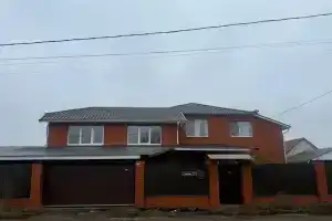 Prekrasnyy zagorodnyy dom s baney i basseynom vdali ot gorodskogo shuma Cottage, Voronezh