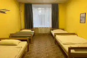 Krovat v chetyryohmestnom nomere ekonom-klassa Apartments, Dzerzhinsk