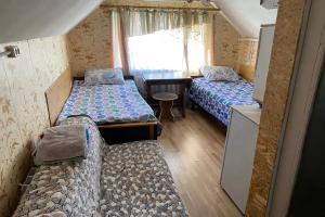 Dvuhmestnyy nomer s 2 otdelnymi krovatyami N6 Apartments, Mir