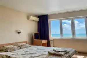 Tryohmestnyy nomer ekonom s vidom na more Apartments, Lazarevskoye