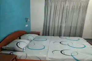 Dvuhmestnyy nomer s 1 krovatyu lyuks Apartments, Berdyansk