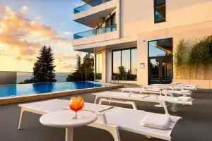 ~ Premium studiya "Coastline" dlya 2-h * Basseyn ~ Apartments, Makhinjauri