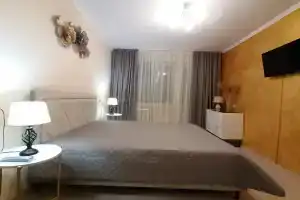 Apartamenty s igolochki, Chekhov