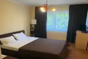 Chetyryohmestnyy nomer Dvuhkomnatnyy s kuhney Apartments, Ashe