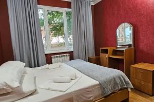 Tryohmestnyy nomer standart s vidom na more Apartments, Lazarevskoye