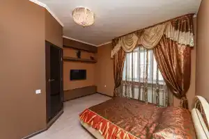 V uyutnom kottedzhe v 5 minutah ot aeroporta sdayutsya 5 otdelnyh kom Apartments, Barnaul