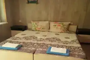 2-h mestnyy standart s vidom na reku Apartments, Volkonka