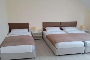 Semeynyy nomer so vsemi udobstvami, do 6 spalnyh mest. Apartments, Kushchyovskaya