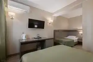 Tryohmestnyy nomer Semeynyy komfort s dvumya krovatyami Apartments, Misailova