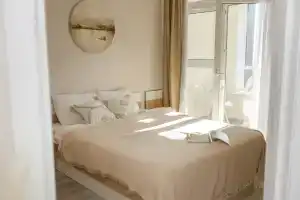 Novostroyka s vidom na more i park Apartments, Mariupol