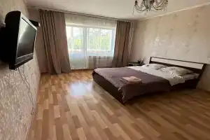 Uyutnaya solnechnaya v rayone vokzala Apartments, Shadrinsk