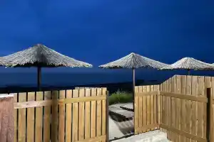 Domik na beregu morya na pervoy linii Cottage, Izbarbash