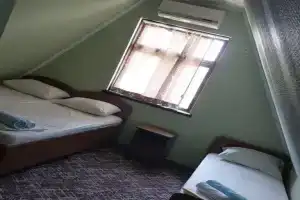 Tryohmestnyy nomer standart Apartments, Alakhadzi