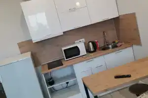 Kompaktnaya studiya ryadom s aeroportom Apartments, Ob'