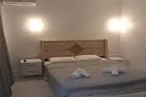 Tryohmestnyy nomer standart Apartments