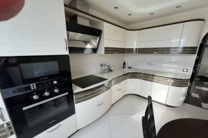 s vidom na ozero, 12 minut peshkom ot m. Rasskazovka Apartments, Michurinets
