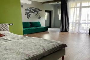 Chetyryohmestnyy nomer lyuks Apartments, Candripsh