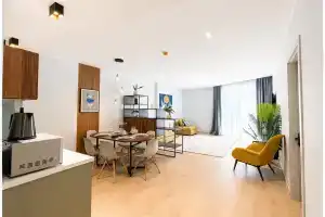 ~ Morskaya premium studiya s basseynom * Vid na more i gory ~ Apartments, Makhinjauri