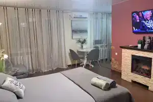 Studiya v tsentre goroda, park, ledovaya arena Apartments, Melitopol