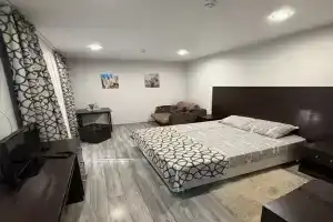 Dvuhmestnyy nomer s 1 krovatyu uluchshennyy s vidom na more Apartments, Shirokaya Balka