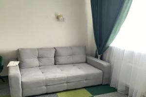 Semeynyy nomer uluchshennyy Apartments, Rakaw