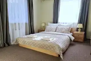 Nomer v tsentre.Ploshchad 1 Soveta,pr.Lenina,Park 2 min.Plyazh,Naberezhnaya 5 Apartments, Berdyansk