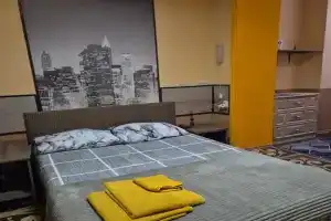 Dvuhmestnyy nomer s 1 krovatyu standart so svoim sanuzlom Apartments, Berdyansk