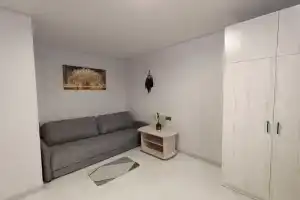 Uyutnaya nedaleko ot aeroporta Tolmachyovo Apartments, Ob'