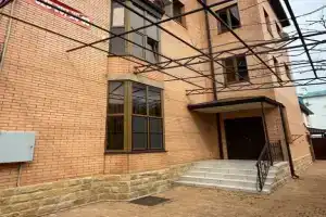 Greece house, Gelendzik