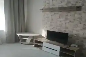 Uyutnaya, svetlaya Apartments, Ust'-Katav