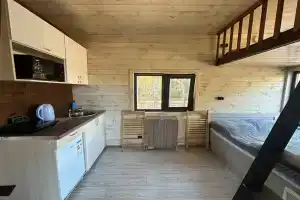 Uyutnyy dom s vidom na ozero Cottage