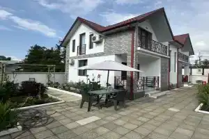 Dom/Apartamenty na more u plyazha s lechebnym magnitnym peskom