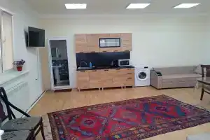 Uyutnye apartamenty v tsentre goroda s vidom na gory i more, Derbent