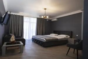 Dvuhmestnyy nomer s 1 krovatyu standart s vidom na more Apartments, Derbent