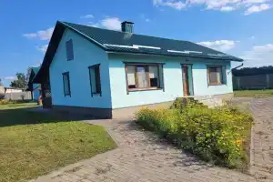 Prostornaya Farm dlya semeynogo otdyha v uedinennom meste