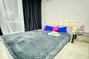 Uyutnaya studiya s balkonom Apartments, Zheleznodorozhnyy