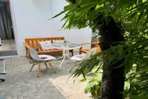 Dom v eko stile "Grecheskiy dvorik" dlya tseniteley uyuta i uedineniya Cottage, Ashe