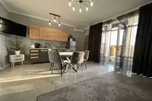 Sovremennyy dvuhetazhnyy kottedzh u morya v prigorode Izberbasha Cottage, Izbarbash