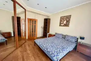 Dvuhkomnatnaya s kruglosutochnoy vodoy Apartments, Donetsk