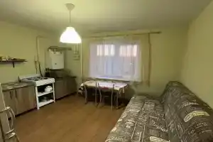 Uyutnaya chistenkaya kvartirka v tihom meste Apartments, Tsemdolina