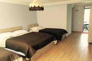 Chetyryohmestnyy nomer lyuks Apartments, Makhinjauri