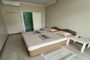 Dvuhmestnyy nomer s 2 otdelnymi krovatyami standart s vidom na more Apartments, Novyjj Afon
