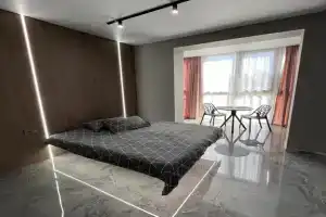 -studiya Apartments, Artem