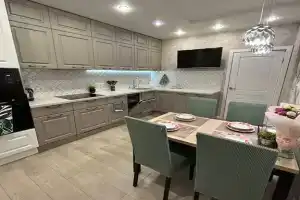 Uyutnaya s dizaynerskim remontom v yugo-zapadnom rayone Saranska Apartments