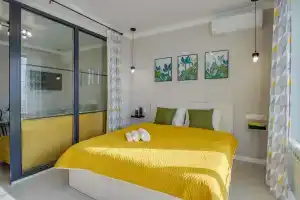 Asaapart Ush-Sunkar, Almaty