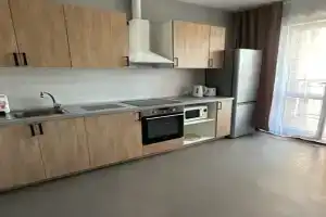 Prostornaya dvuhkomnatnaya na naberezhnoy reki Amur Apartments