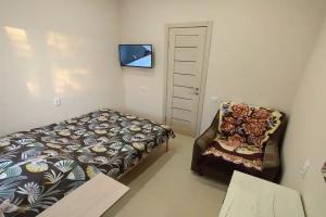 Dvuhmestnyy nomer s 1 krovatyu standart s vidom na more Apartments, Lazarevskoye